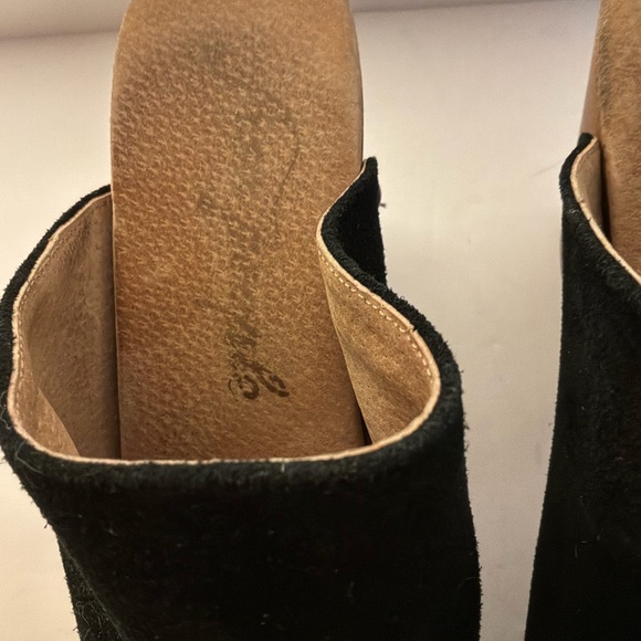 FREE PEOPLE..clogs - Picture 5 of 10